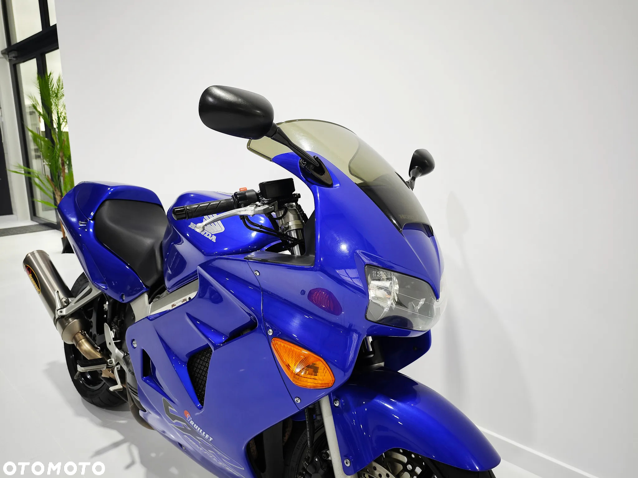 Honda VFR - 8