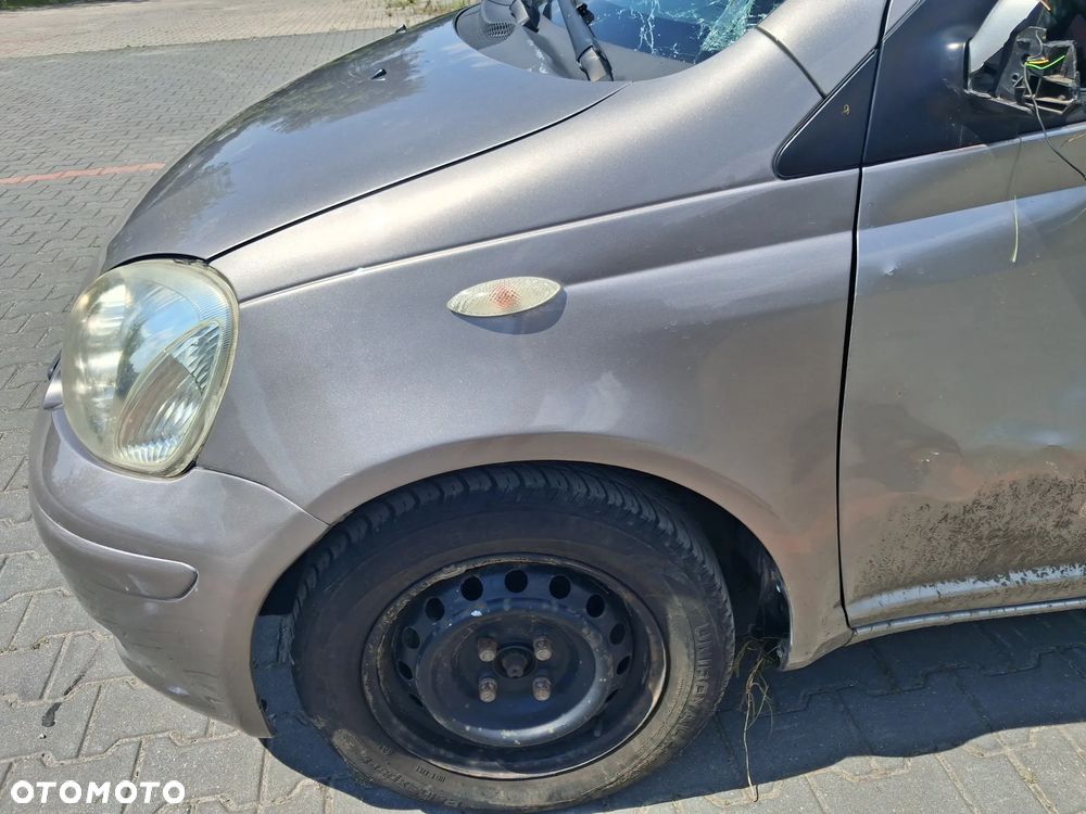 Toyota Yaris I 1 Lift silnik 1.4 Diesel D4D 90KM 1ND skrzynia biegów C153 drzwi maska zderzak błotnik lusterko 1DZ Grey Metallic Mercury lampa alternator rozrusznik czujnik regulator panel sterownik moduł mechanizm przewód wąż pompa maglownica zwrotnica wahacz mcperson amortyzator belka sanki tłumik wydech listwa osłona kokpit podsufitka podszybie boczek fotel fotele lewarek wybierak linka zbiorniczek kolektor stacyjka kierownica klamka zamek zacisk hamulcowy czujnik doładowania przepustnica przepływomierz półoś blenda klamka światło lampa hak holowniczy odpinany sprężarka filtr włącznik przełącznik manetki przewód rura felgi felga koło wiązka elektryczna NA CZĘŚCI WSZYSTKIE CZĘŚCI - 11