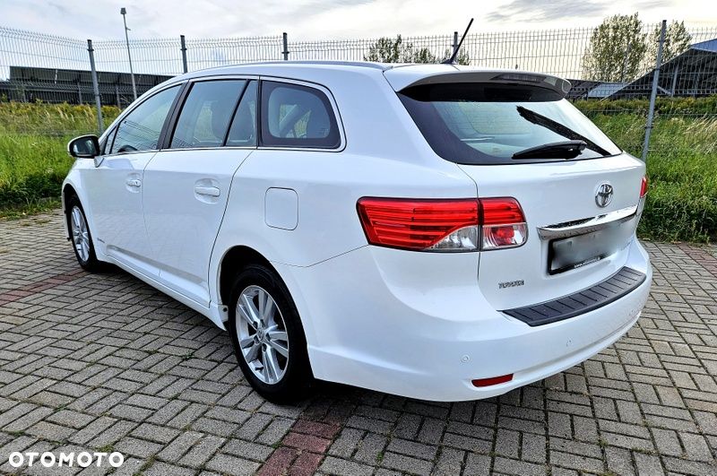 Toyota Avensis 2.0 D-4D Premium - 11