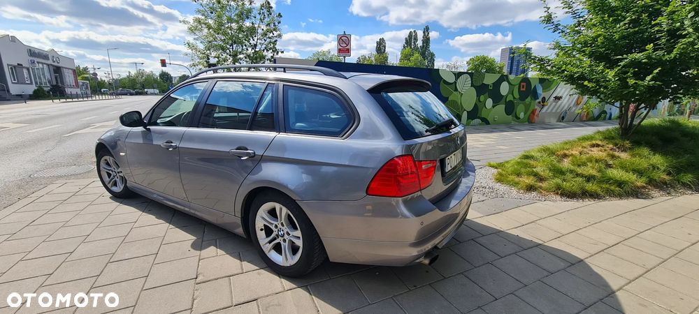 BMW Seria 3 318d DPF Touring - 2