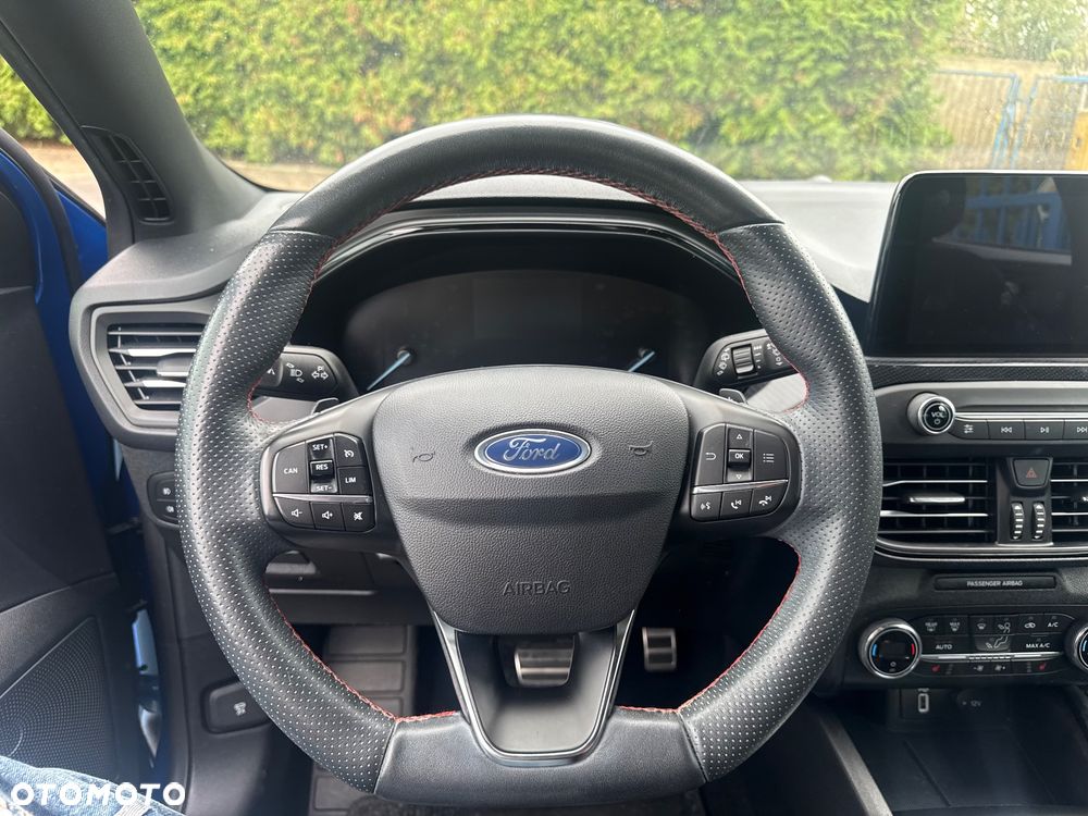 Ford Focus 1.5 EcoBlue Start-Stopp-System ST-LINE - 31