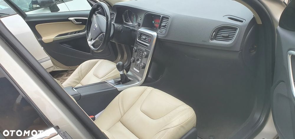 Volvo V60 D2 Summum - 15