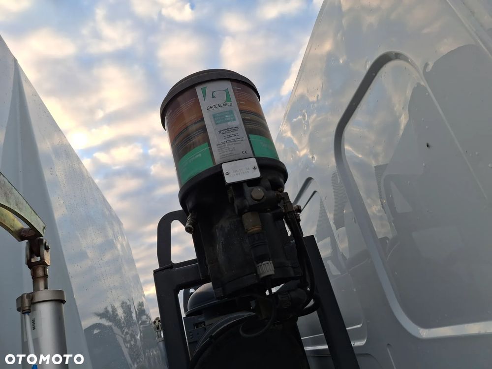 Renault Midlum 220DXI Zamiatarka SEMAT Zoeller Johnston VS501 Szczotki L/R Obie Strony Napęd Hydrostatyczny 2014r Kamera Cofania Klimatyzacja Centralne Smarowanie - 17