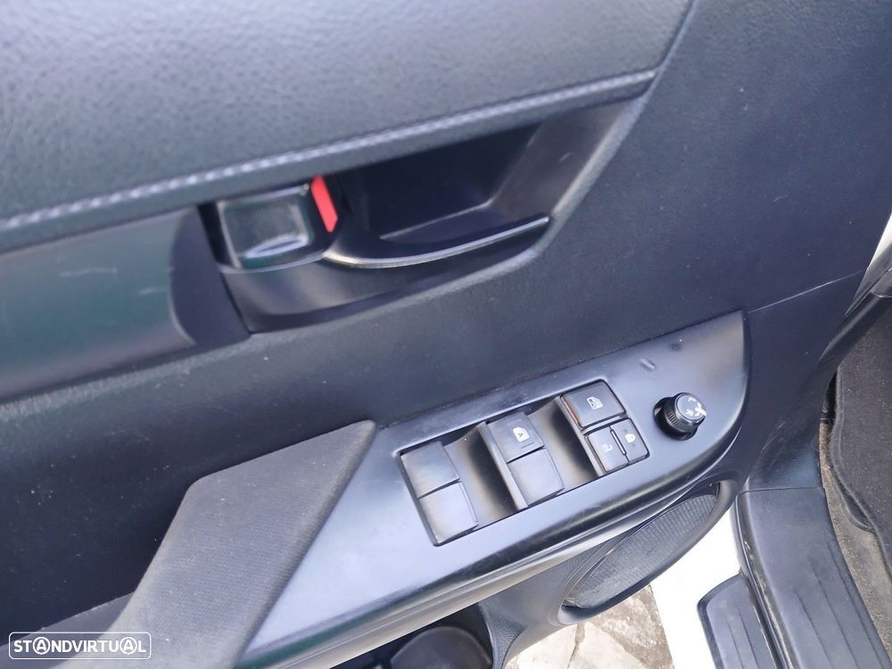 Toyota Hilux 2.4 D-4D 2WD CD - 15
