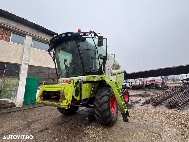 Claas Tucano 320 - 1