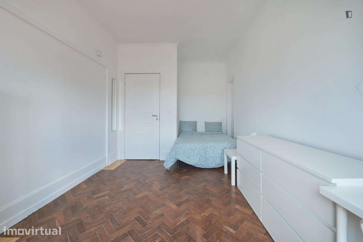 Quarto - localizado em Marquês de Pombal Lisbon - Grande imagem: 3/37