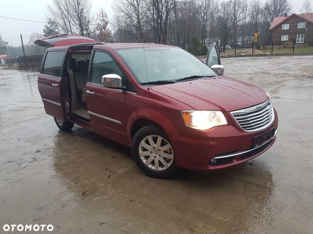 Chrysler Town & Country - 3