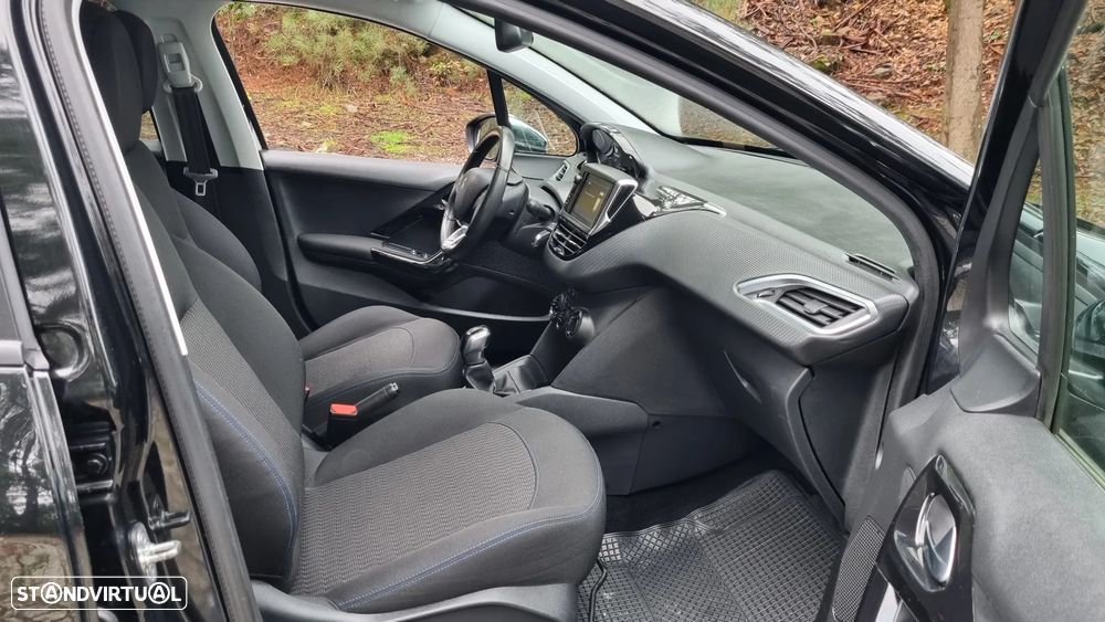 Peugeot 208 1.2 PureTech Signature - 8