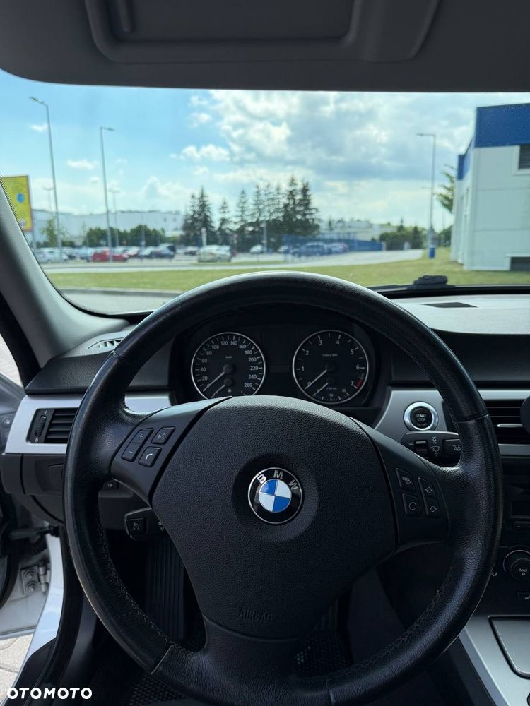 BMW Seria 3 320i - 13