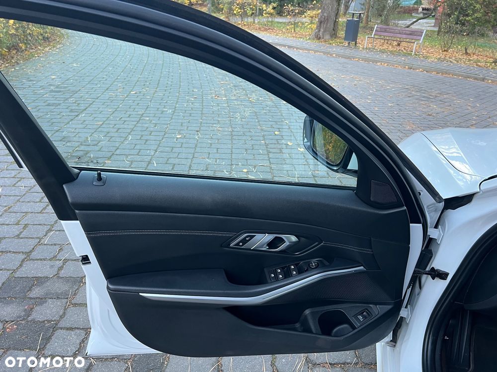 BMW Seria 3 320d Sport Line Shadow - 19