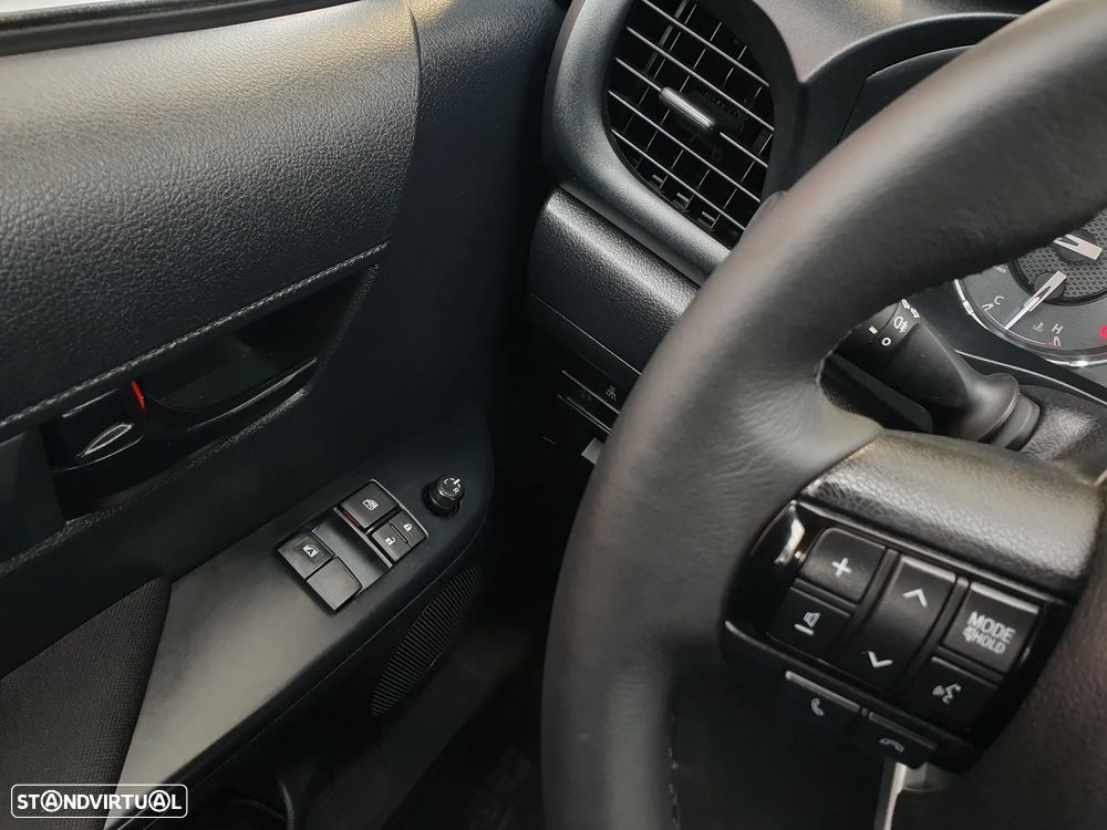 Toyota Hilux 2.4 D-4D 2WD CE CM - 10