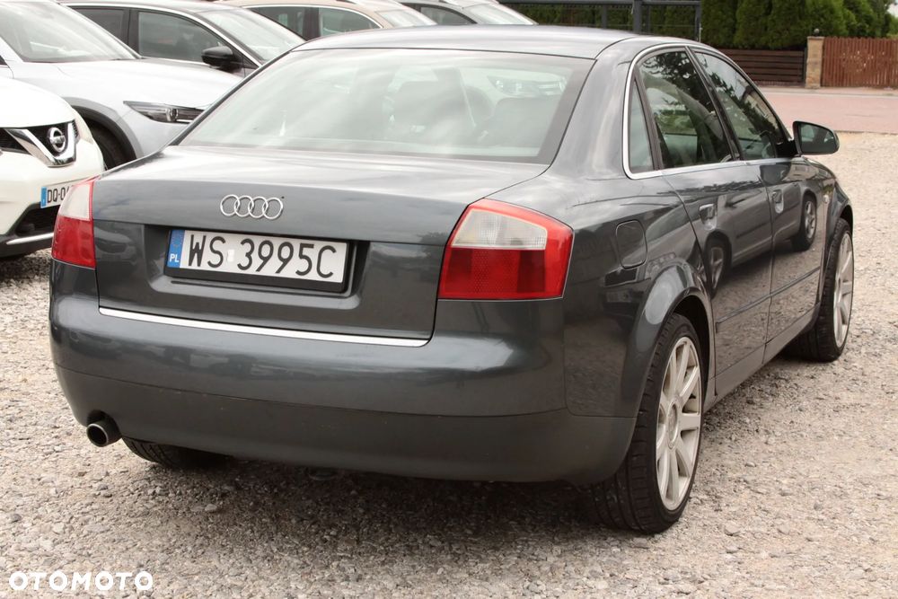 Audi A4 Limousine - 11