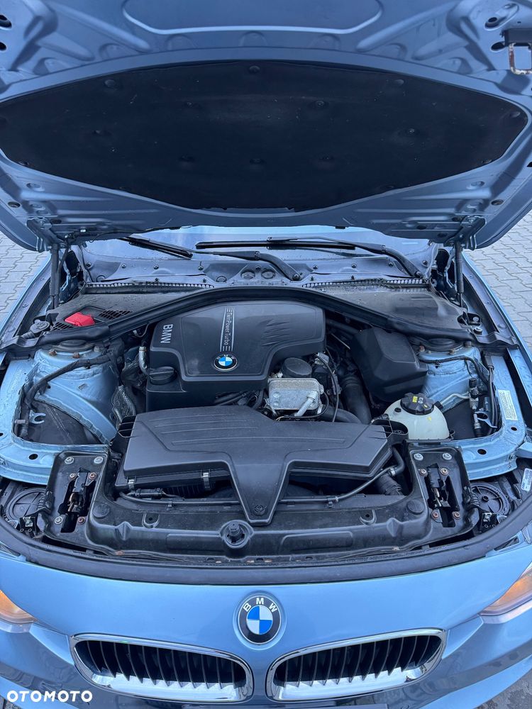 BMW Seria 3 328i xDrive - 16