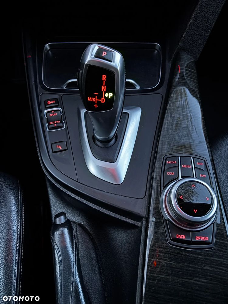 BMW 3GT 318d Luxury Line - 12