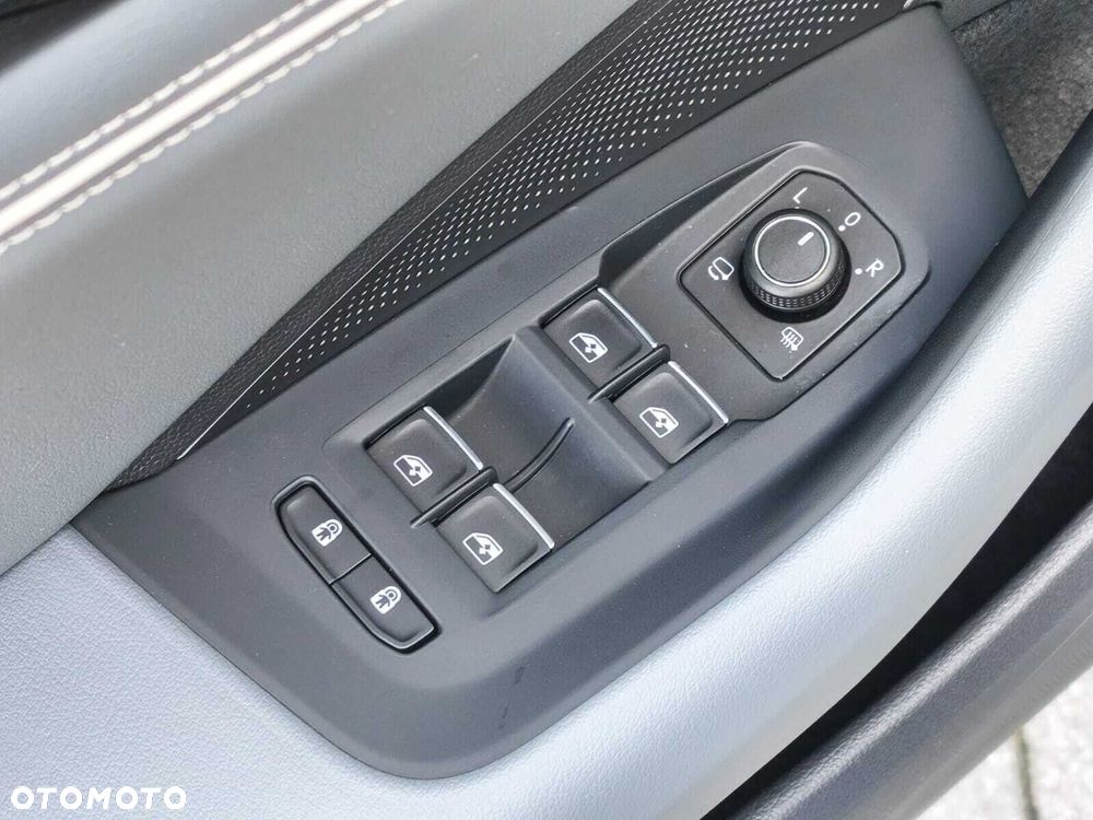 Volkswagen Passat Variant 2.0 TDI SCR Elegance DSG - 21