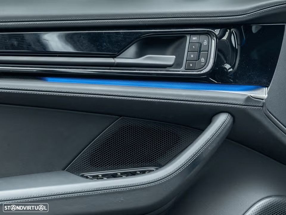 Porsche Panamera 4 E-Hybrid - 26