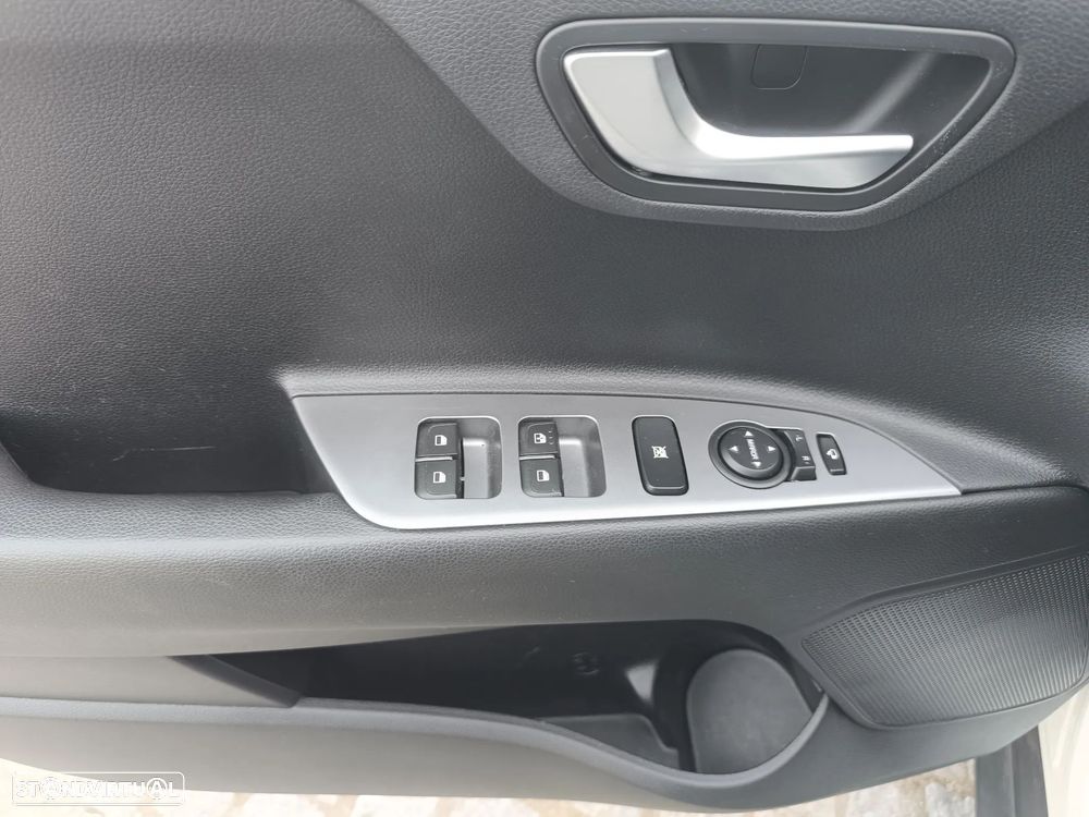 Kia Stonic - 32