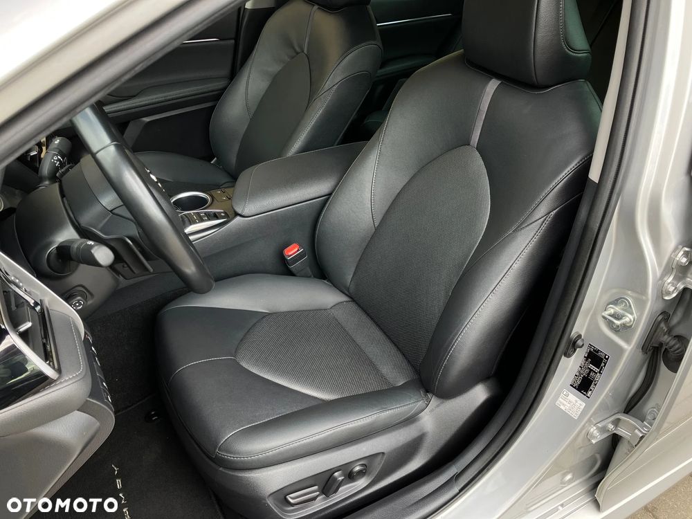 Toyota Camry 2.5 Hybrid Executive CVT - 39