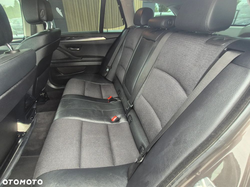 BMW Seria 5 520d - 28