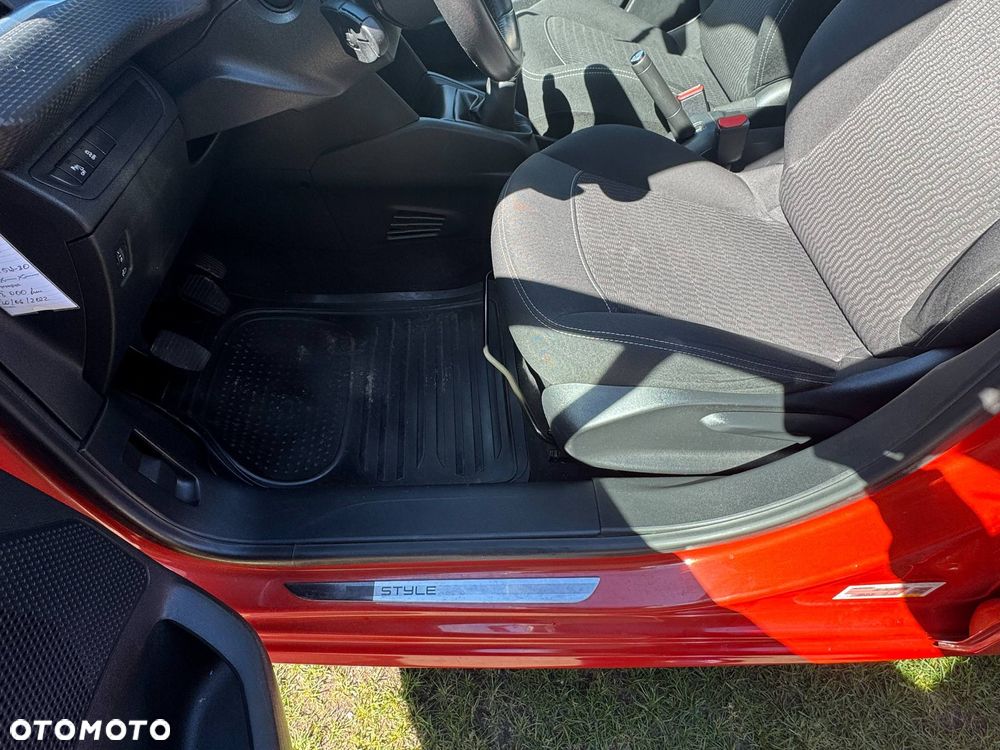 Peugeot 208 - 10