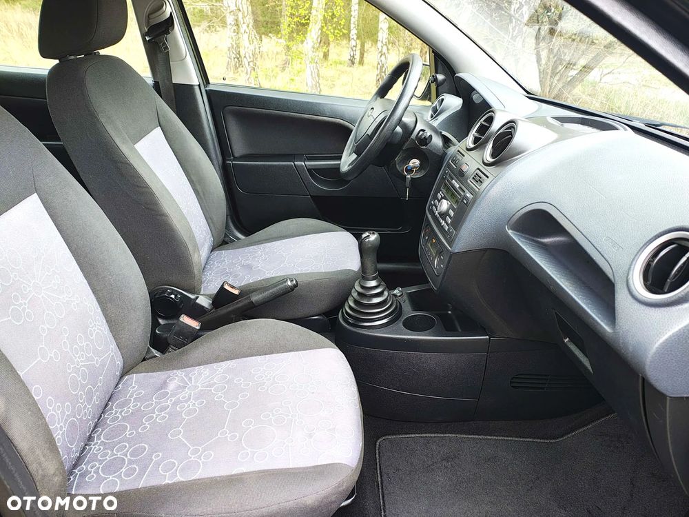 Ford Fiesta 1.3 Ambiente - 29