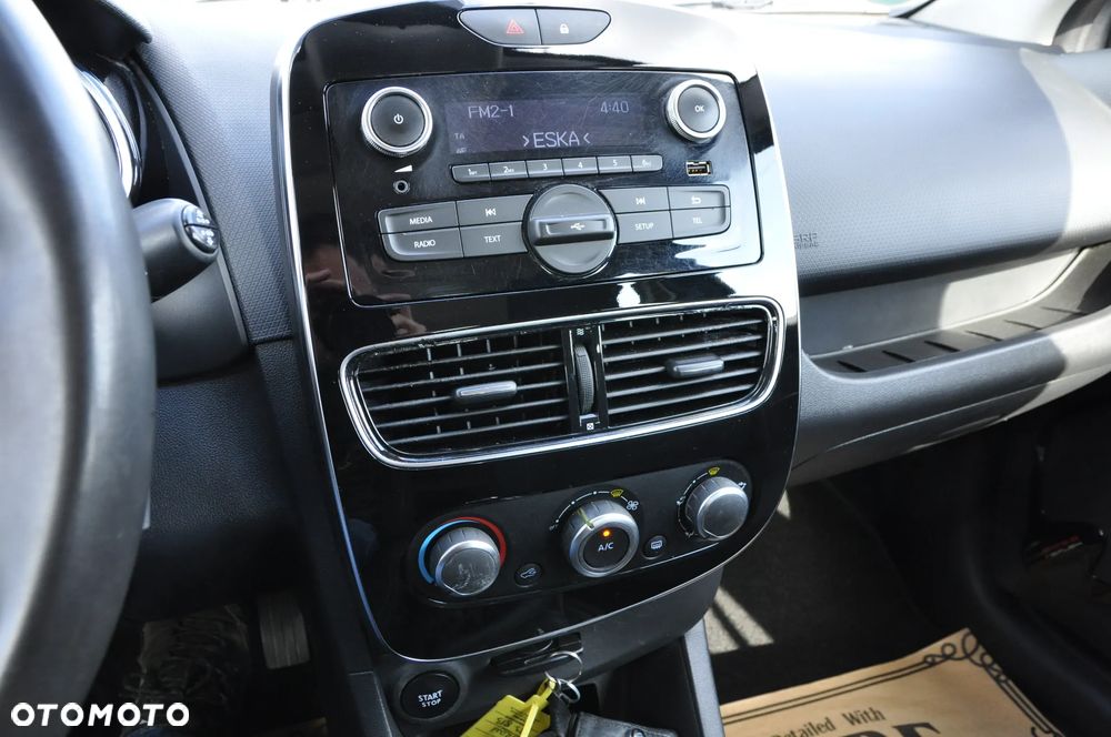 Renault Clio 1.2 16V 75 LIMITED - 13