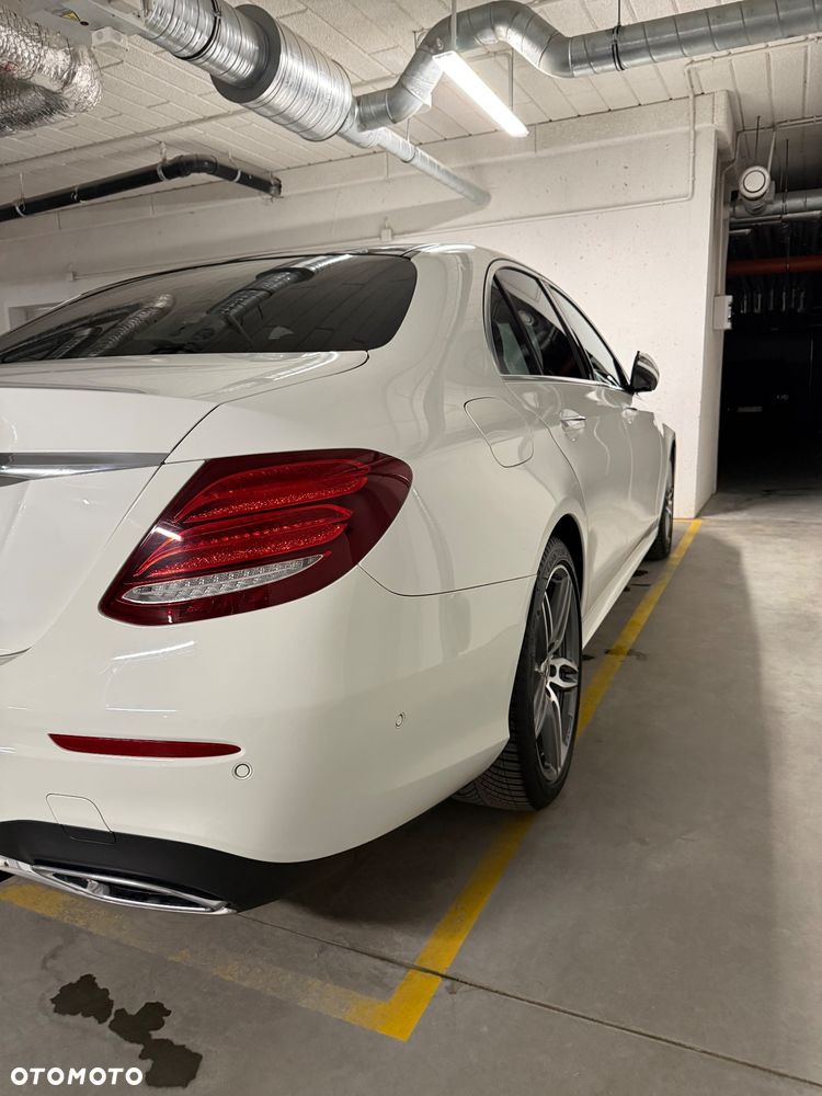 Mercedes-Benz Klasa E 220 d 4-Matic 9G-TRONIC - 26