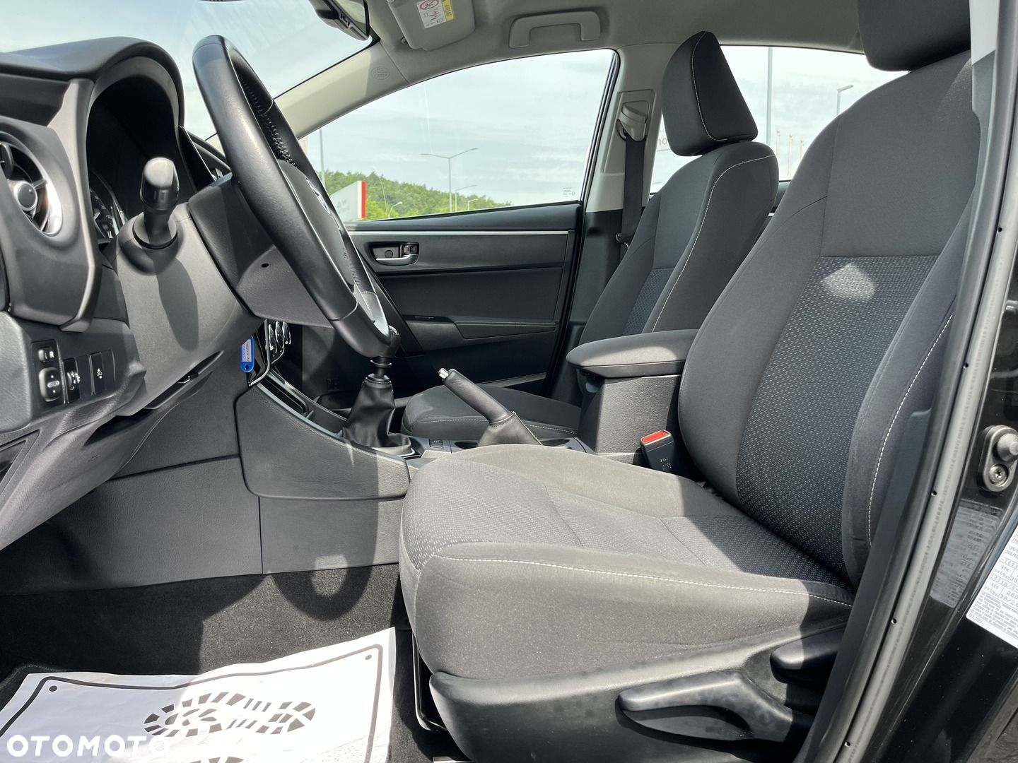 Toyota Corolla 1.6 Classic Plus - 26