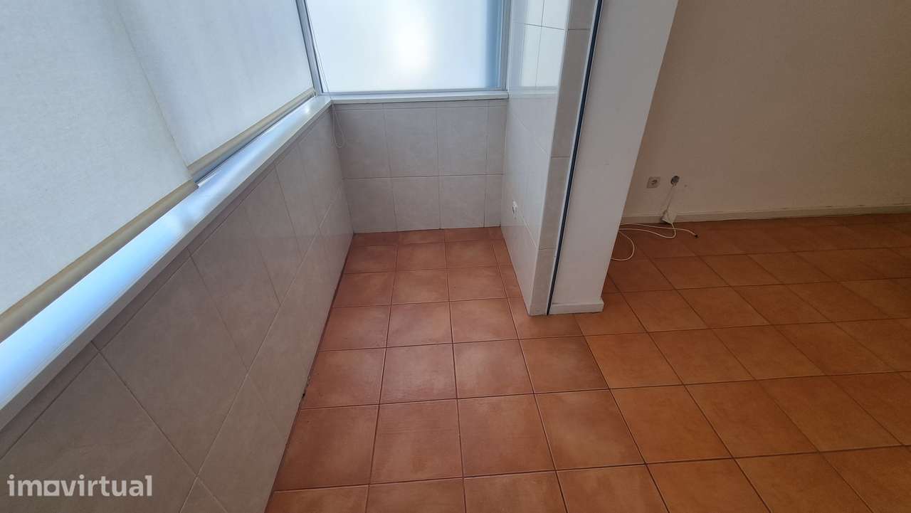 Apartamento T1 com garagem individual - Grande imagem: 4/16
