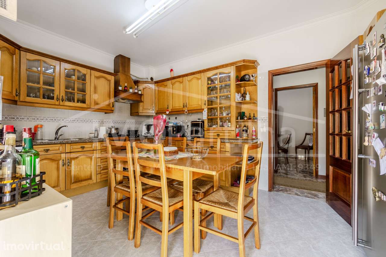 Moradia T5 Isolada com Potencial | 197 m² | São Domingos Rana - Grande imagem: 4/29