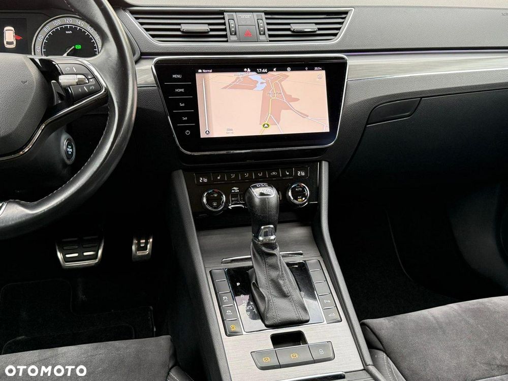 Skoda Superb 2.0 TDI SCR 4x4 Scout DSG - 29