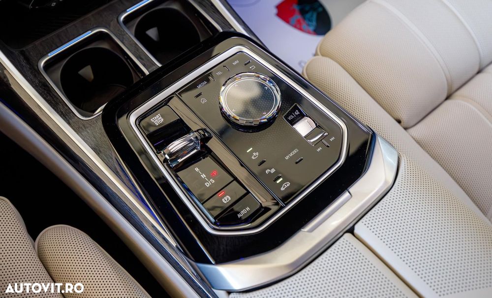 BMW Seria 7 740d xDrive MHEV - 31