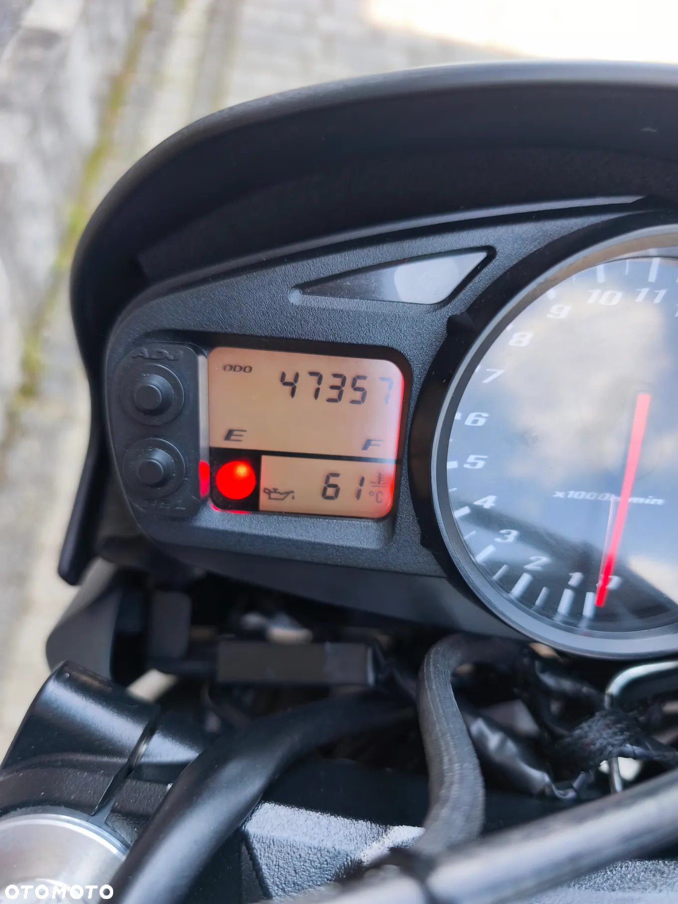 Suzuki GSR - 14