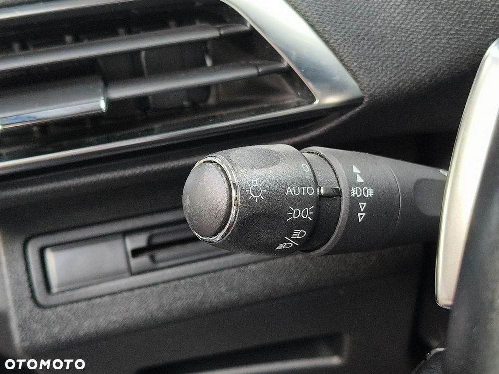 Peugeot 3008 1.6 PureTech GPF GT Line S&S EAT8 - 26