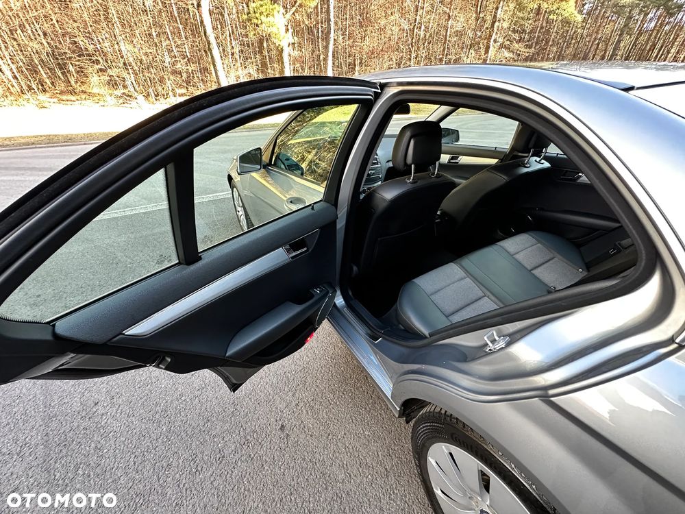 Mercedes-Benz Klasa C 180 Kompressor Automatik BlueEFFICIENCY - 24
