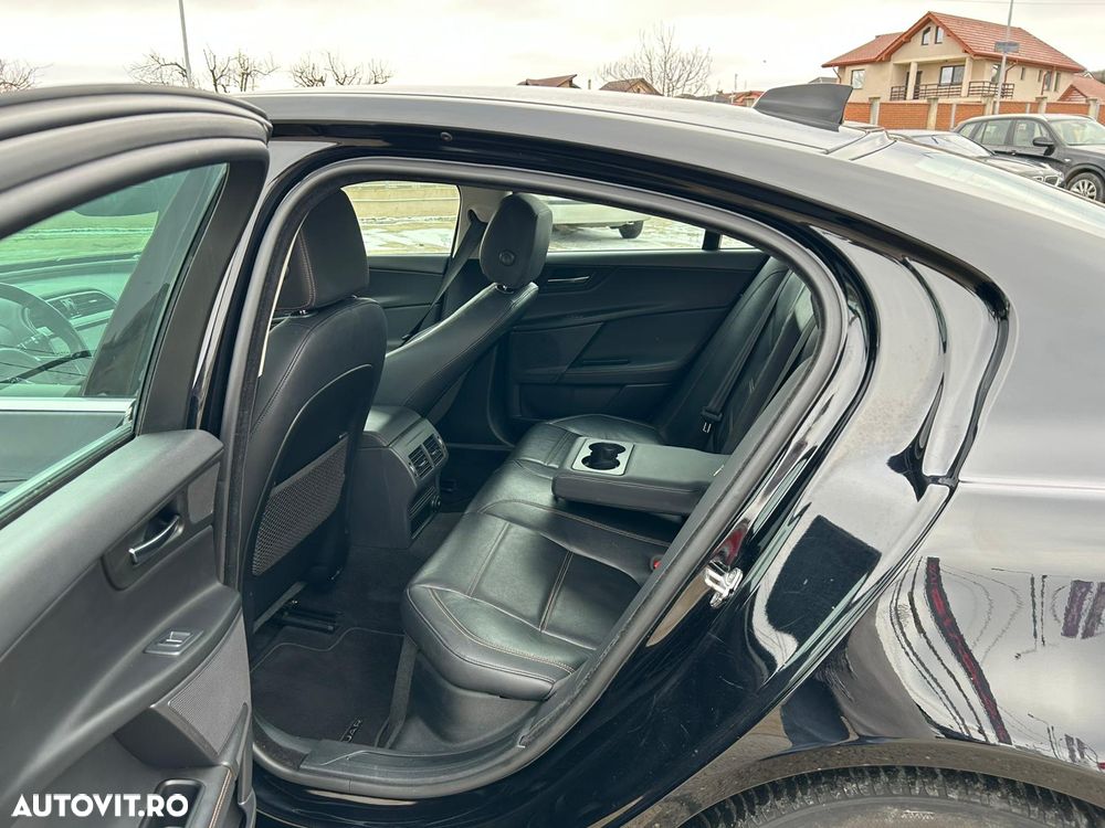 Jaguar XE 20d Aut. Prestige - 9