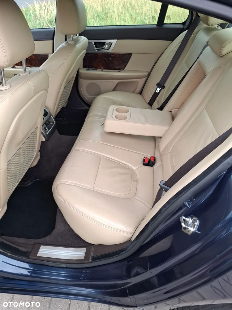 Jaguar XF 3.0 V6 D Luxury - 25