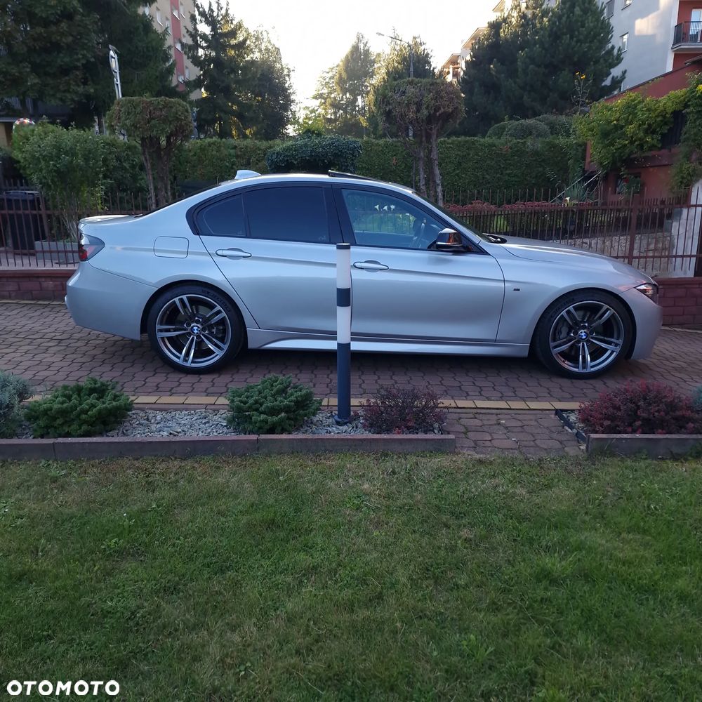 BMW Seria 3 330i xDrive M Sport - 2