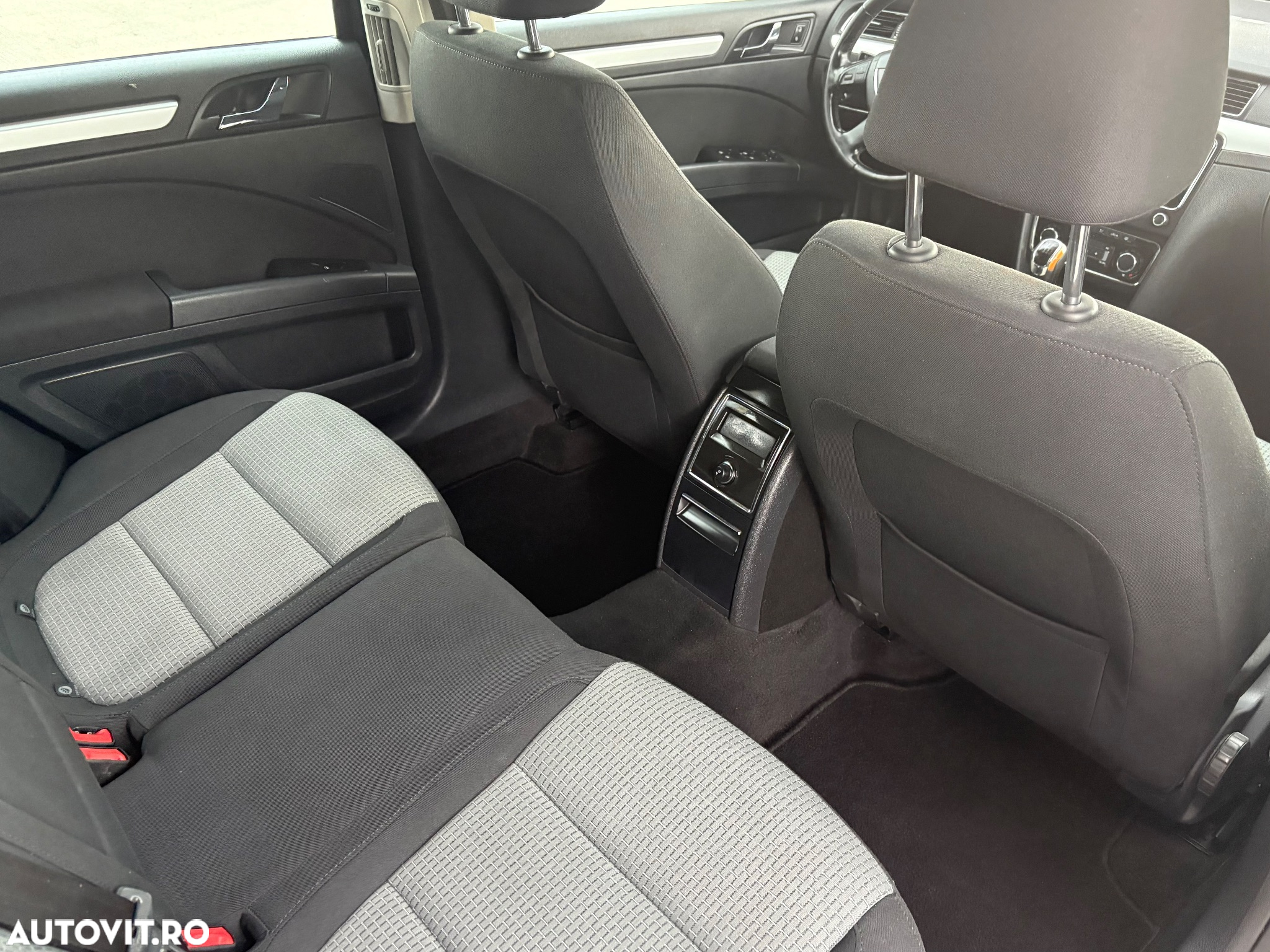 Skoda Superb 2.0 TDI Elegance - 11