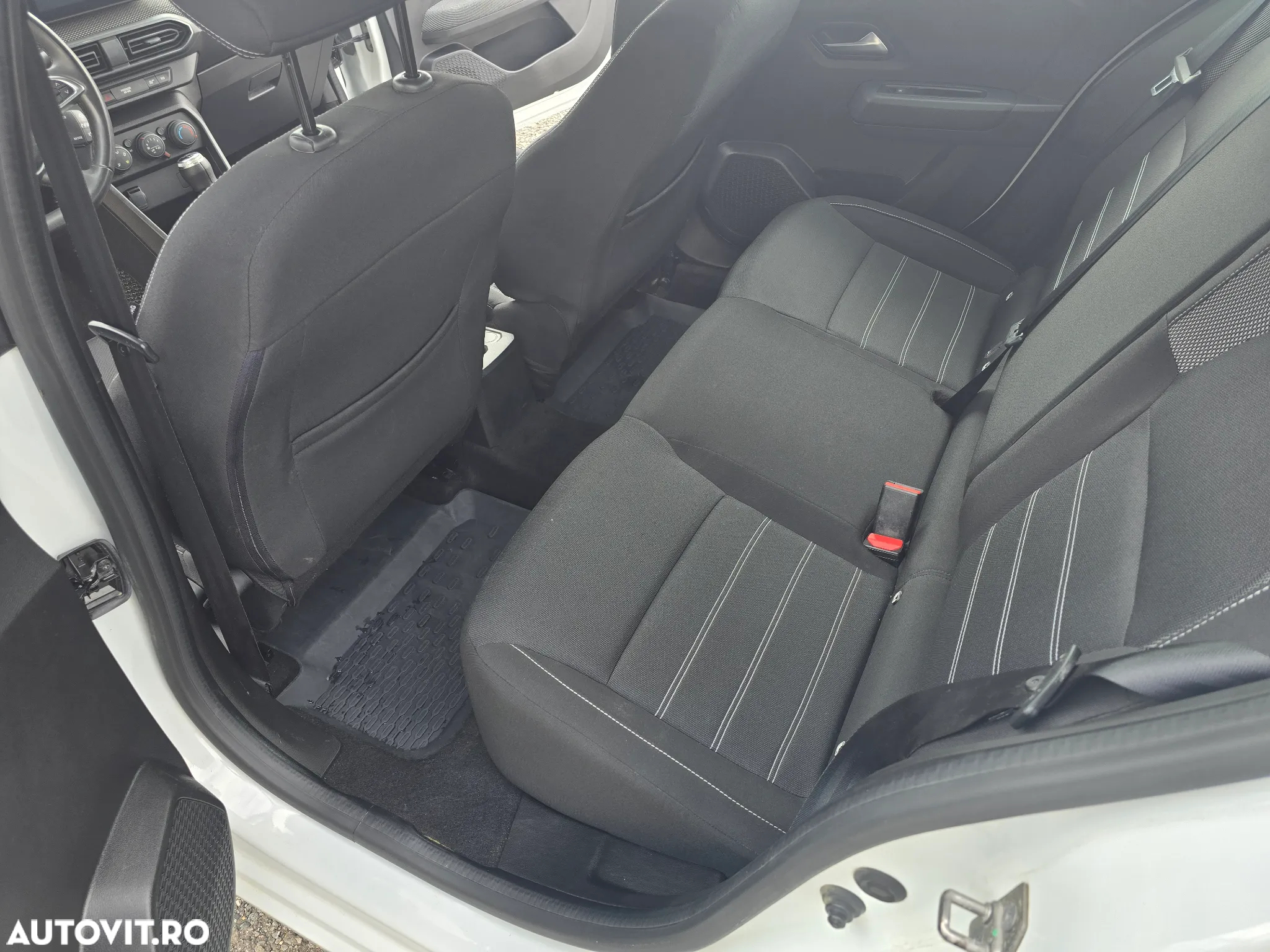 Dacia Logan TCe 90 MT6 Comfort - 9