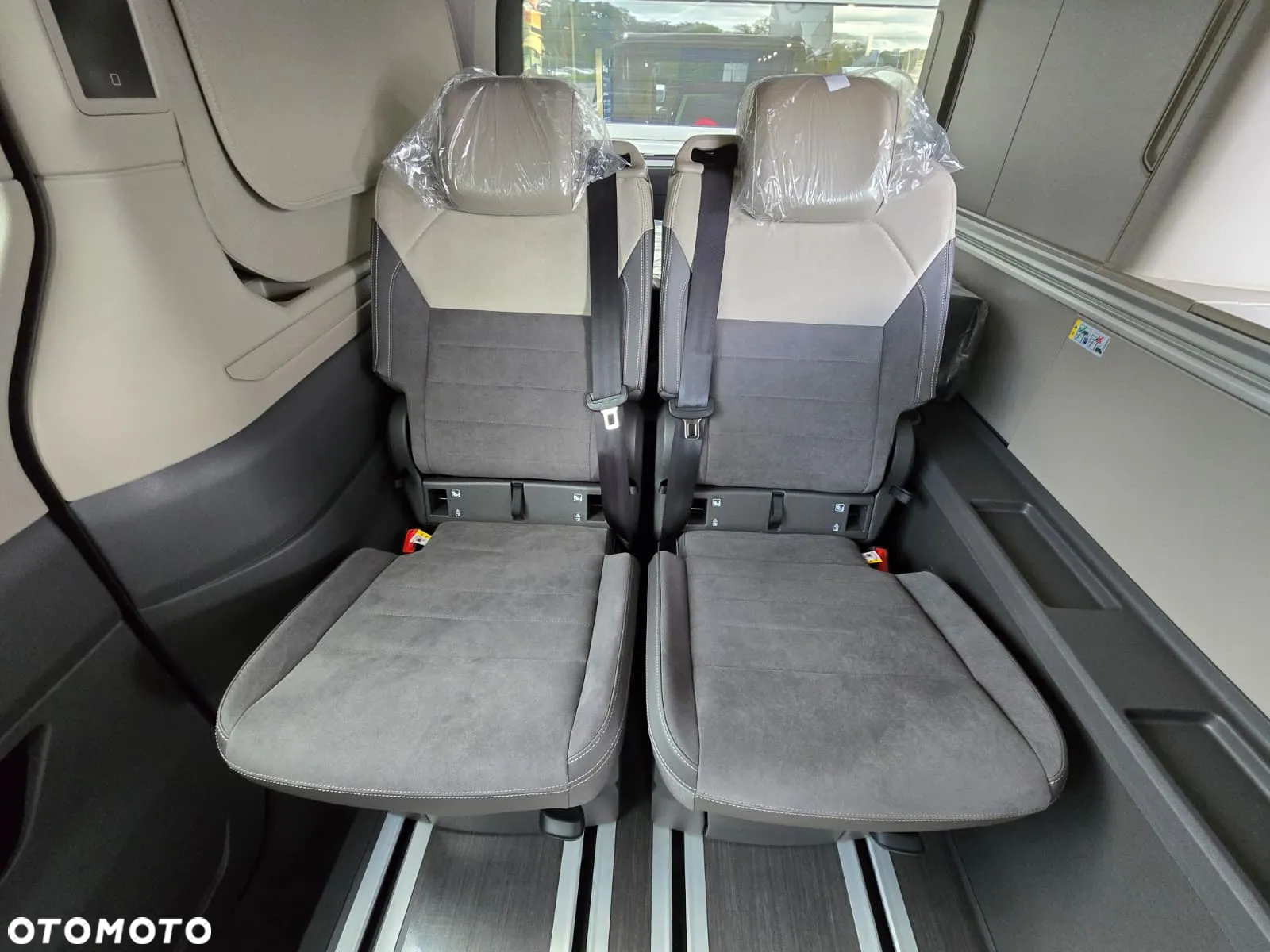 Volkswagen Multivan - 11