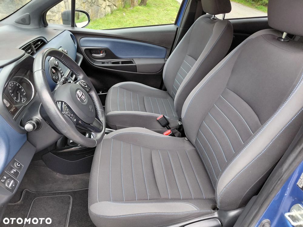 Toyota Yaris Hybrid 100 Selection Platinum - 17