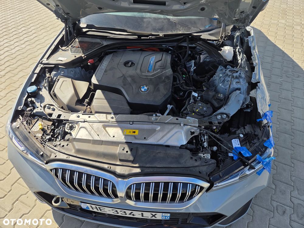BMW Seria 3 330e xDrive M Sport - 12