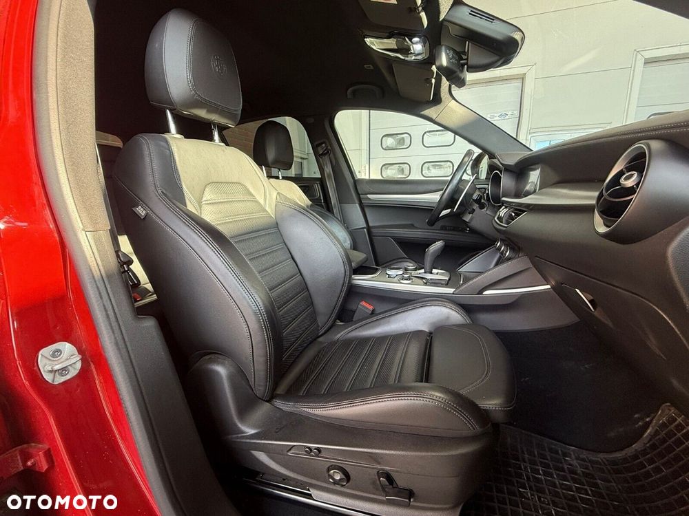 Alfa Romeo Stelvio - 14