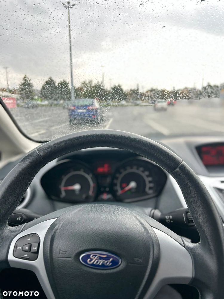 Ford Fiesta - 12
