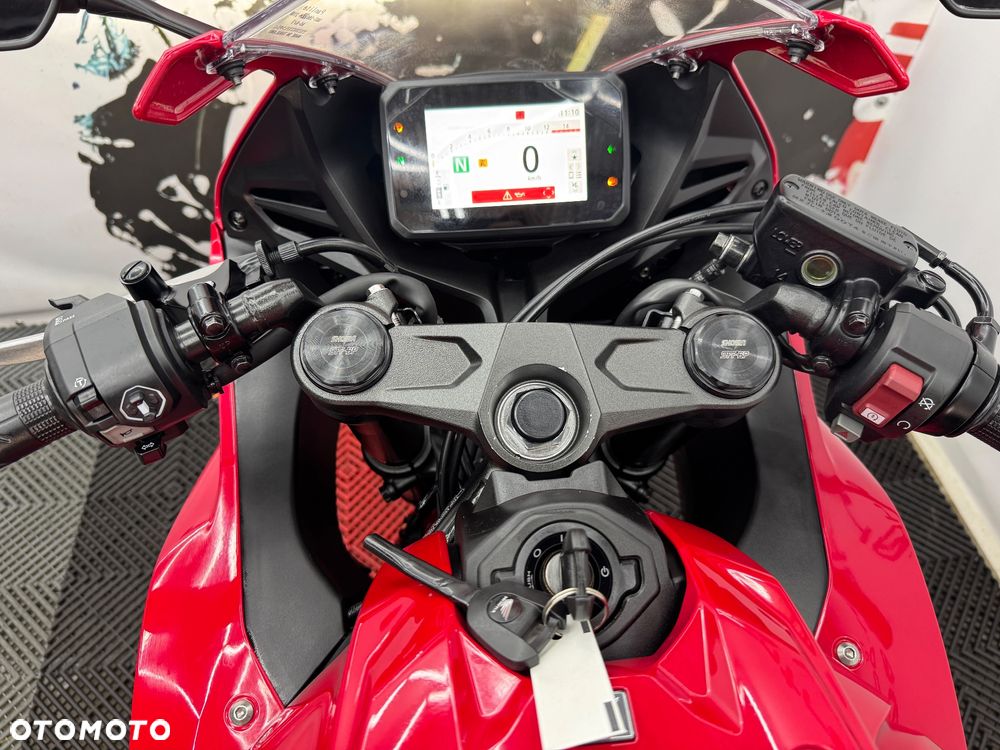 Honda CBR - 26