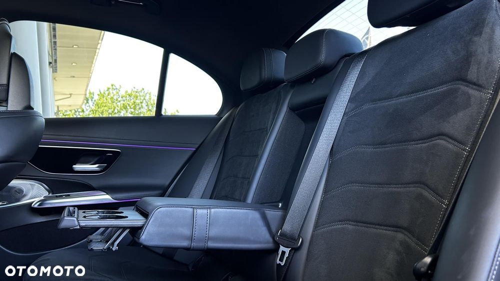 Mercedes-Benz Klasa E 220 d mHEV 4-Matic AMG 9G-Tronic - 28