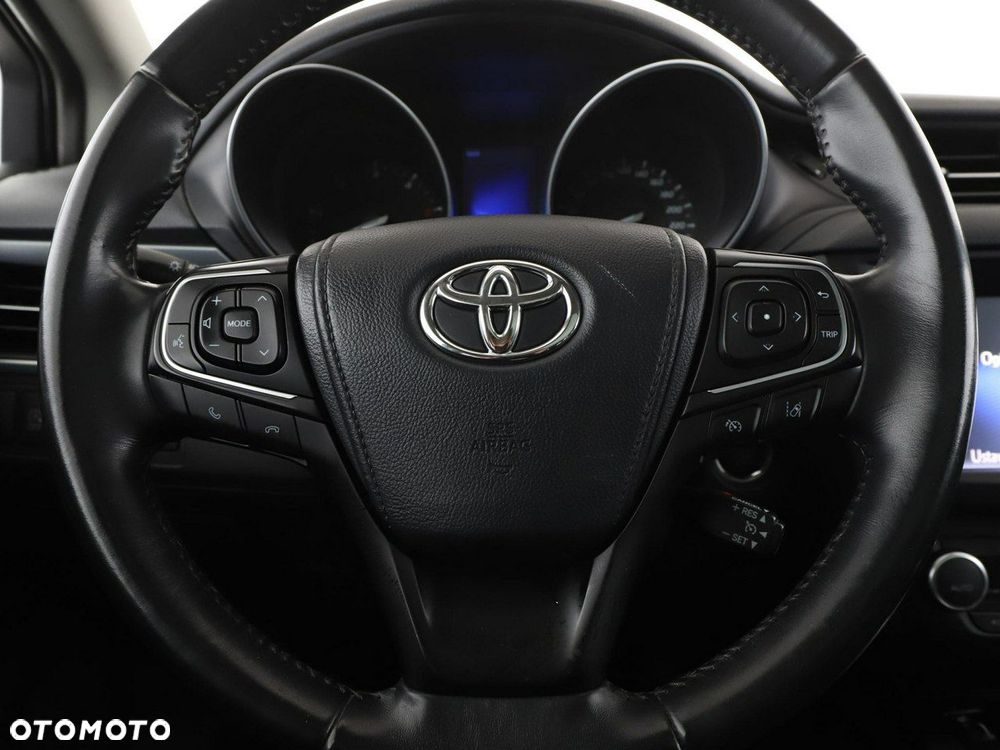 Toyota Avensis 2.0 D-4D Prestige - 21