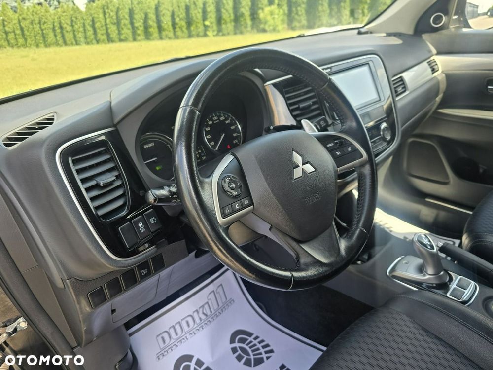 Mitsubishi Outlander - 15