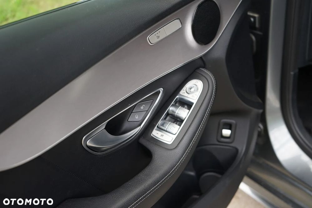 Mercedes-Benz Klasa C 300 d T 9G-TRONIC Night Edition - 27